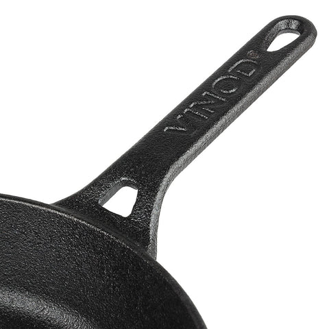Easy to Lift Ergonomically Designed Handle of Cast Iron Frypan